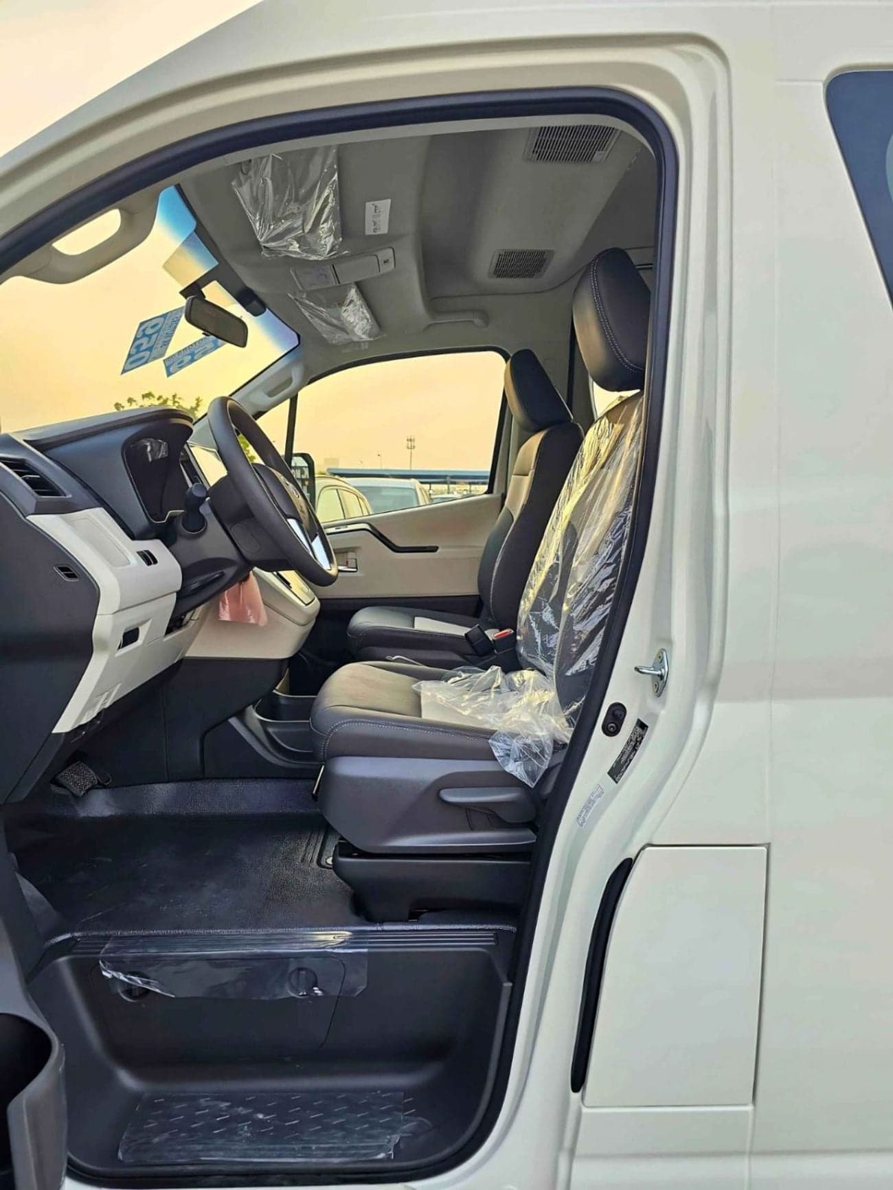 2026 Toyota Hiace GL thumbnail 8