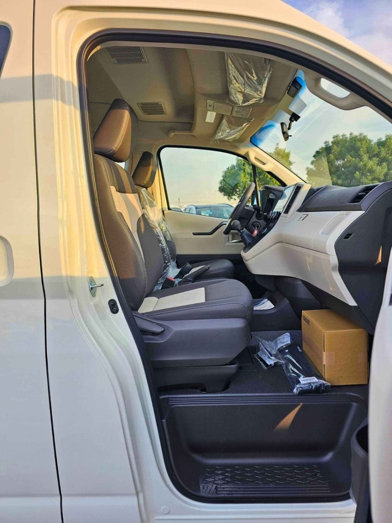 2026 Toyota Hiace GL thumbnail 10