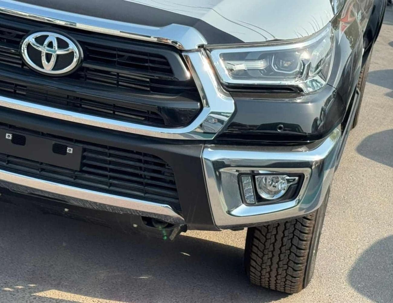2026 Toyota Hilux sr5 diesel thumbnail 6