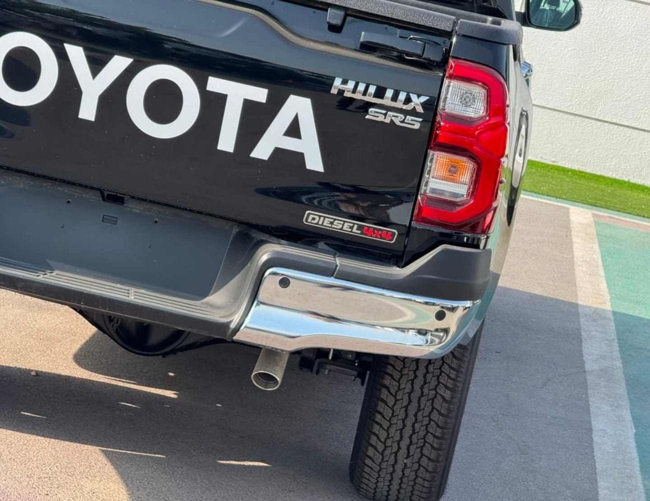 2026 Toyota Hilux sr5 diesel thumbnail 7