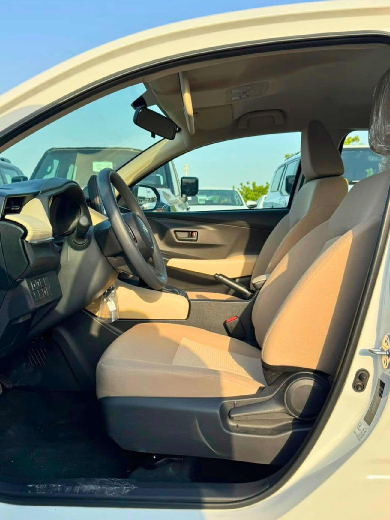 2026 Toyota Yaris E thumbnail 8