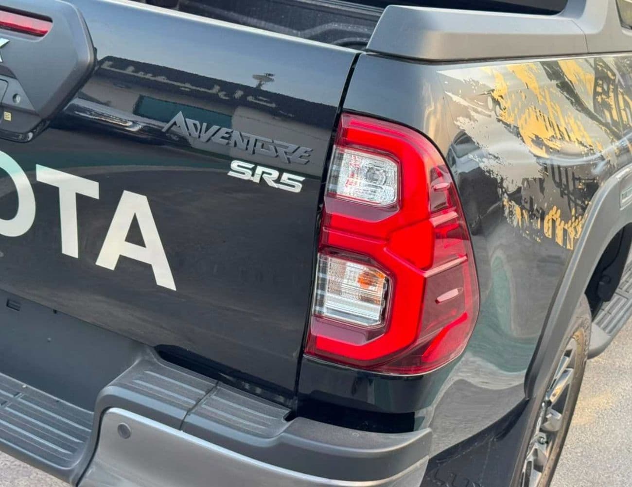 2026 Toyota Hilux ADVENTURE thumbnail 8