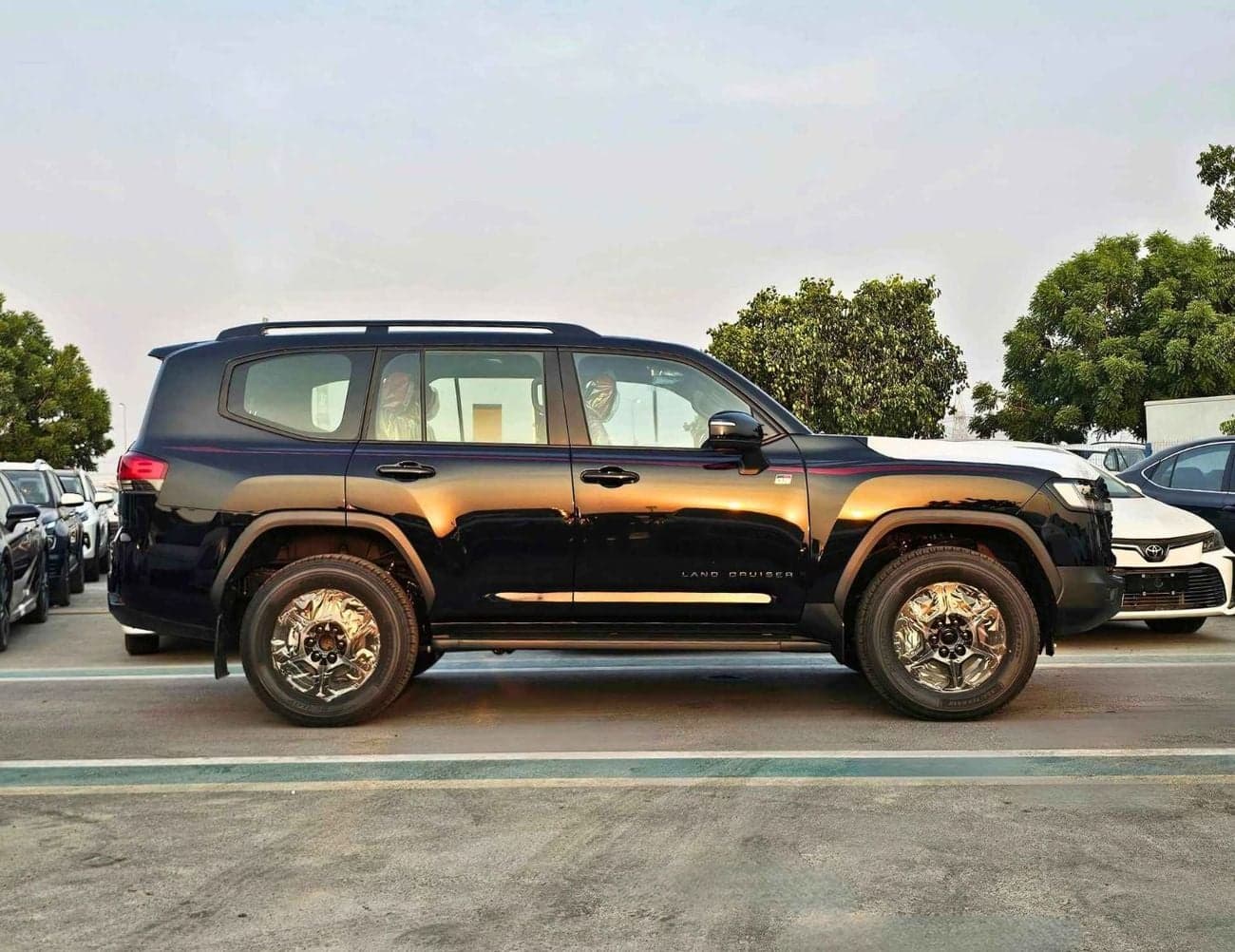 2025 Toyota Land Cruiser GR SPORT thumbnail 2