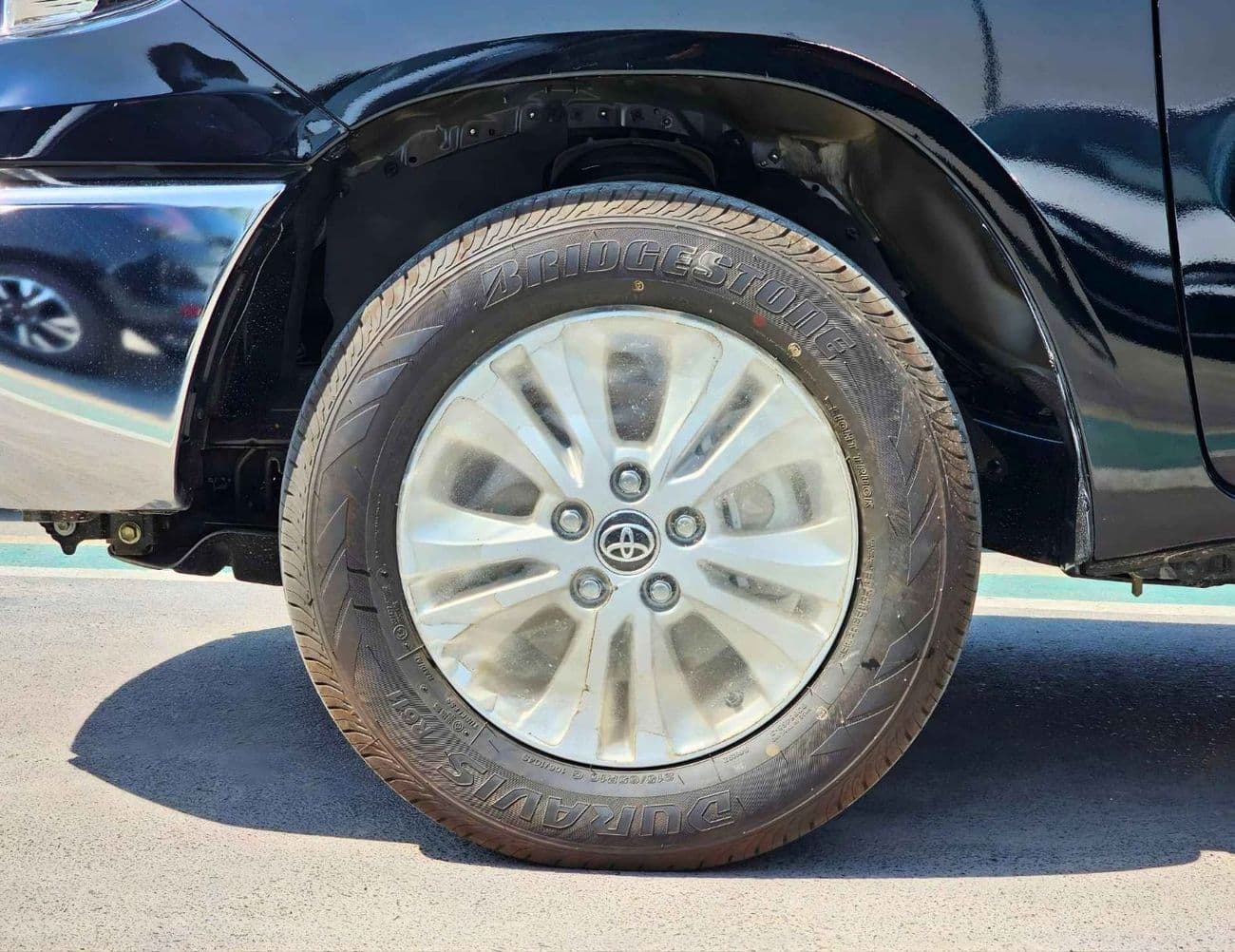 2025 Toyota Hilux SGLX thumbnail 7