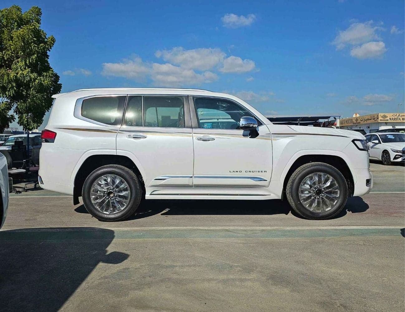 2024 Toyota Land Cruiser thumbnail 2