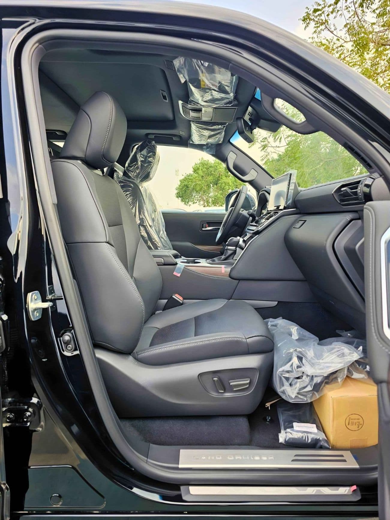 2026 Toyota Land Cruiser VXR thumbnail 8