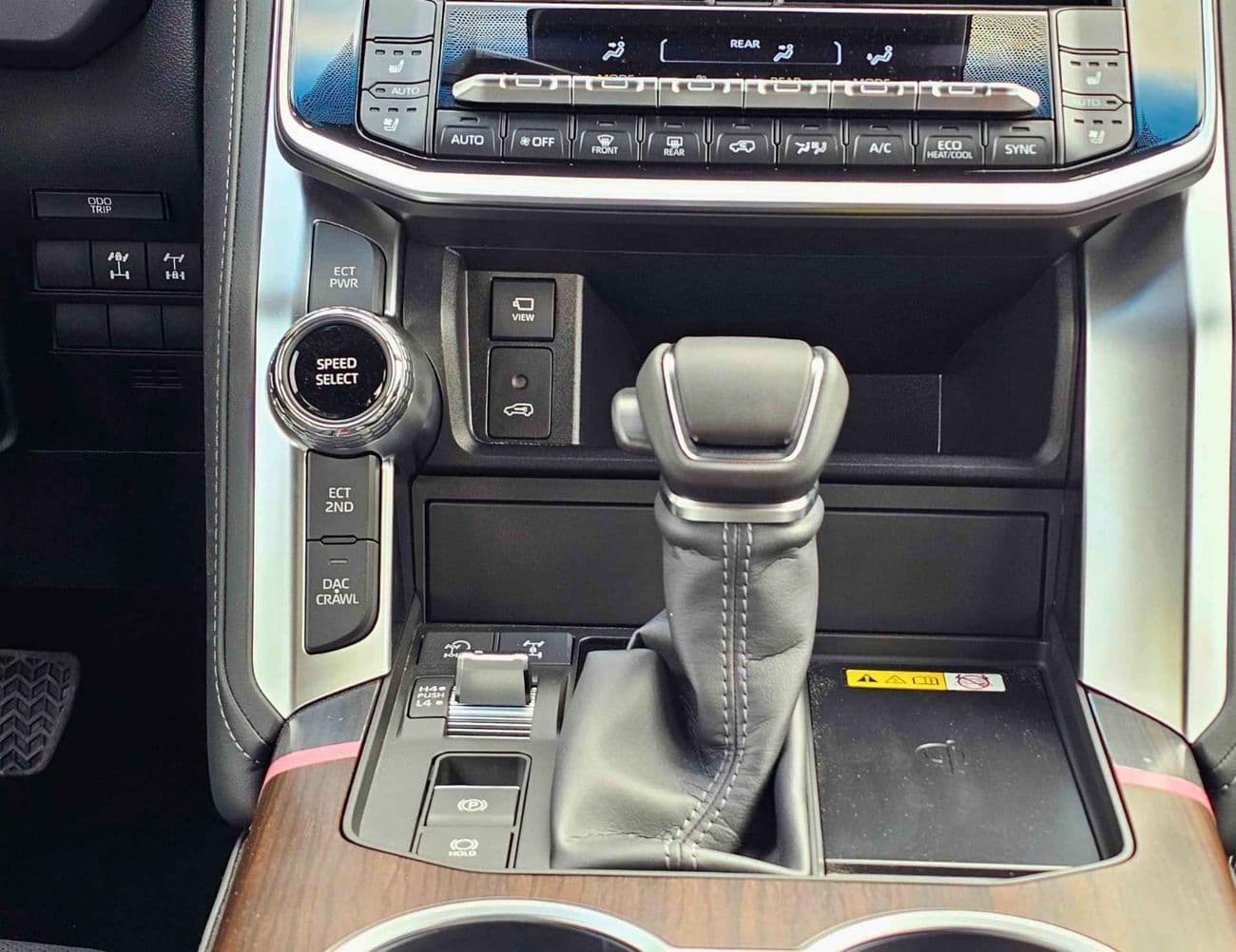 2026 Toyota Land Cruiser VXR thumbnail 10