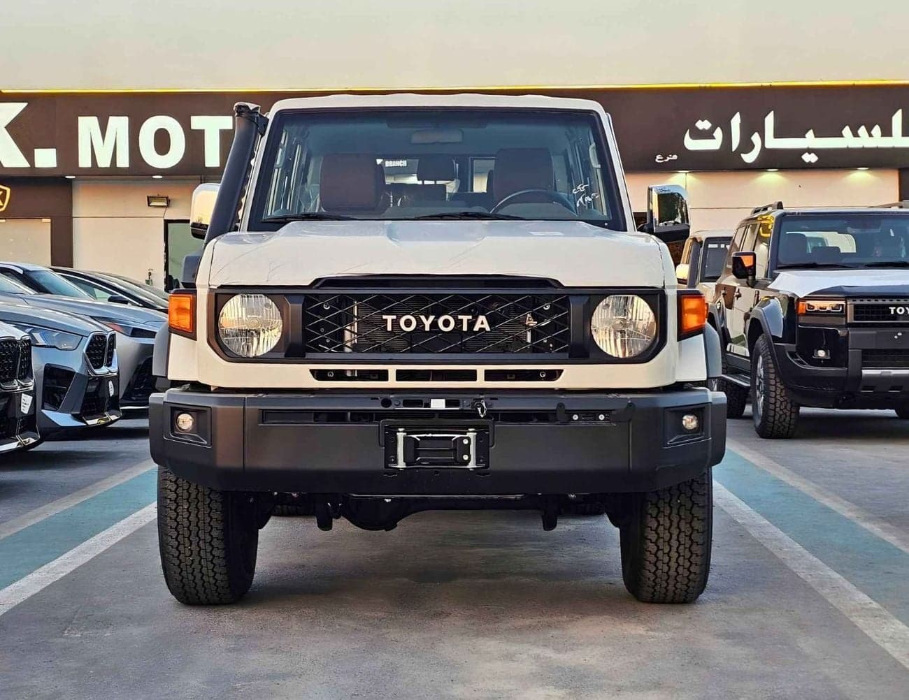 2026 Toyota Land Cruiser 70 LC76 HT VXR thumbnail 3