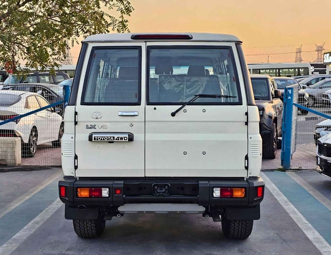 2026 Toyota Land Cruiser 70 LC76 HT VXR thumbnail 4