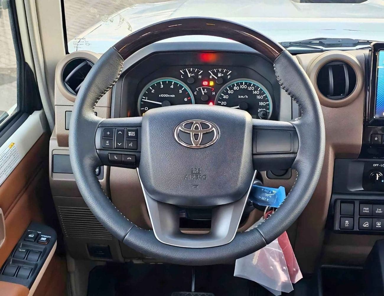 2026 Toyota Land Cruiser 70 LC76 HT VXR thumbnail 8