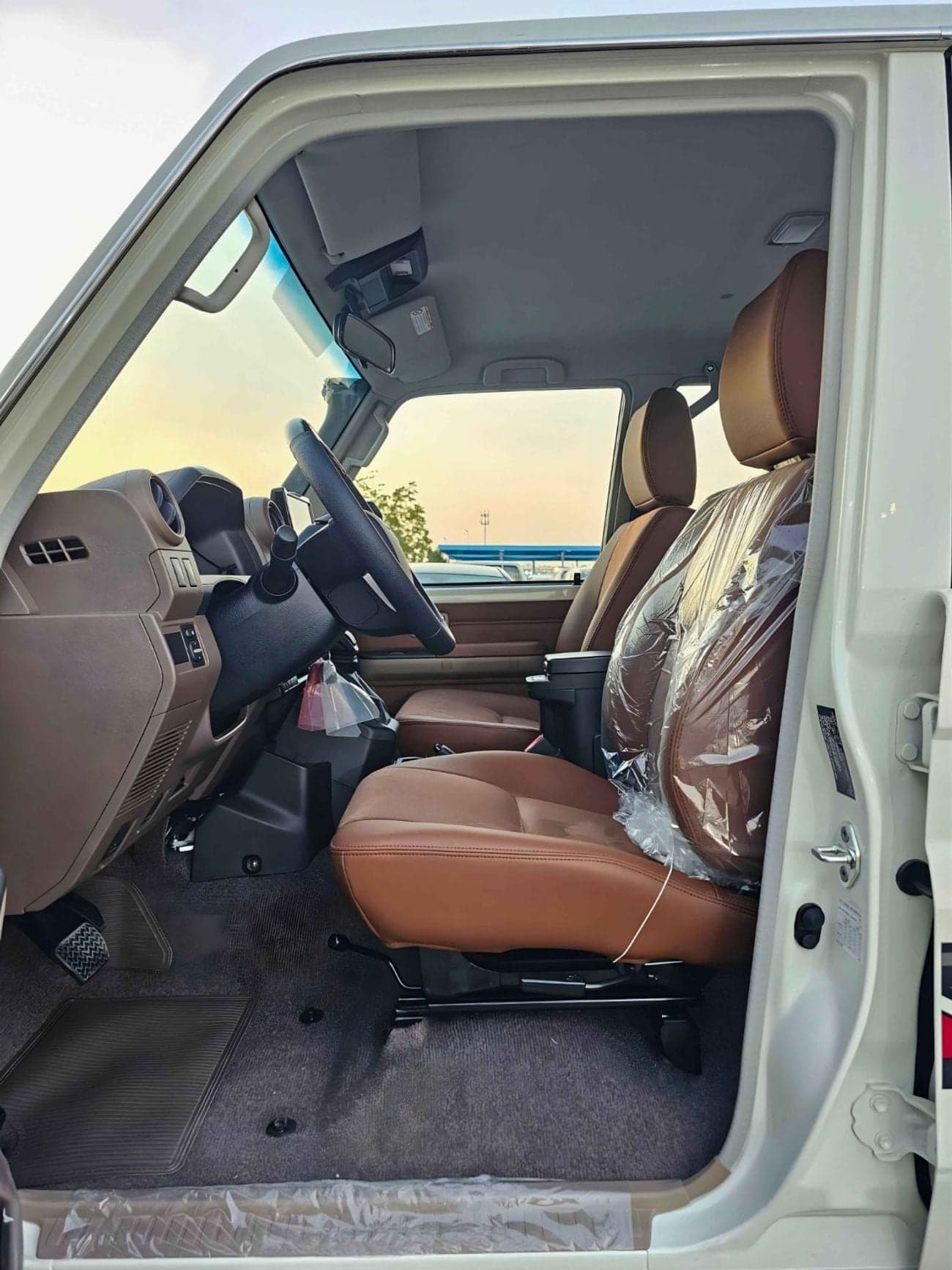 2026 Toyota Land Cruiser 70 LC76 HT VXR thumbnail 10