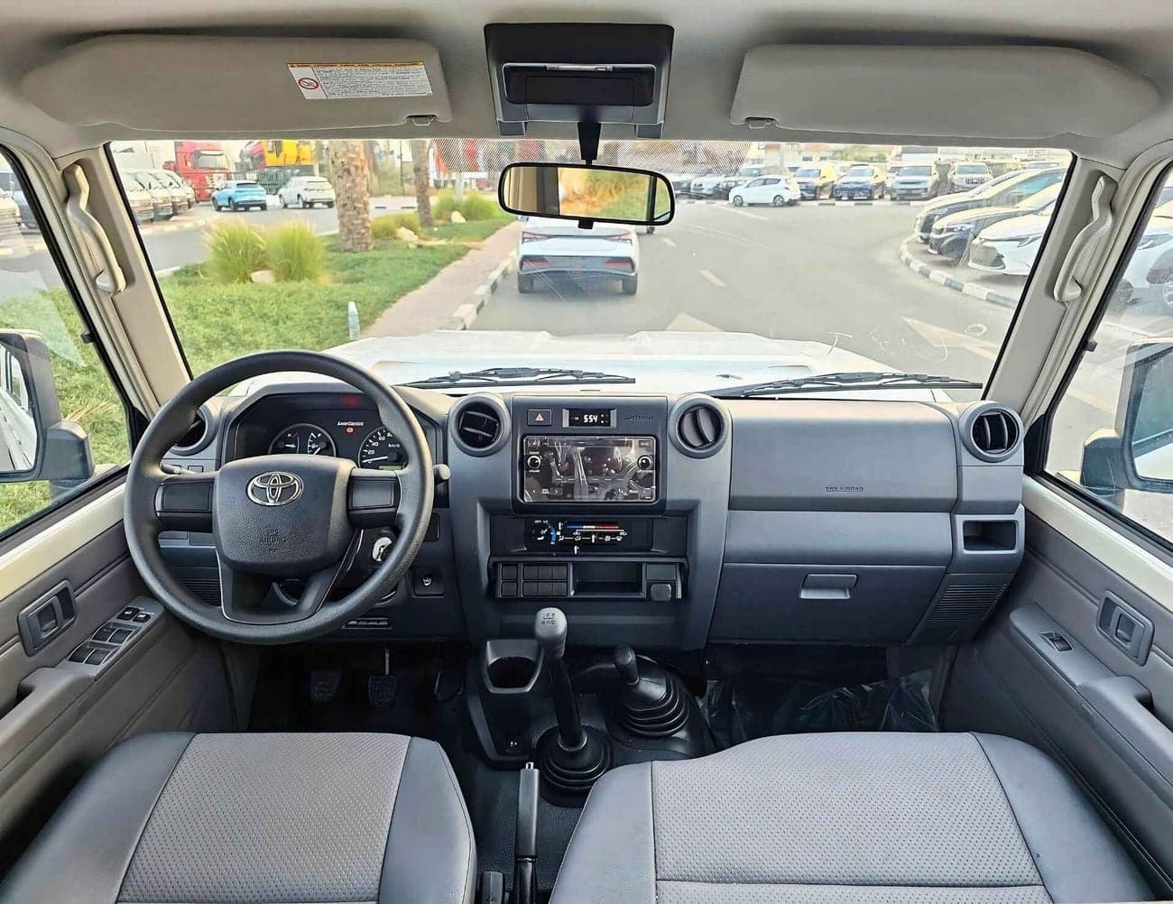 2025 Toyota Land Cruiser 70 LC76 DX thumbnail 4