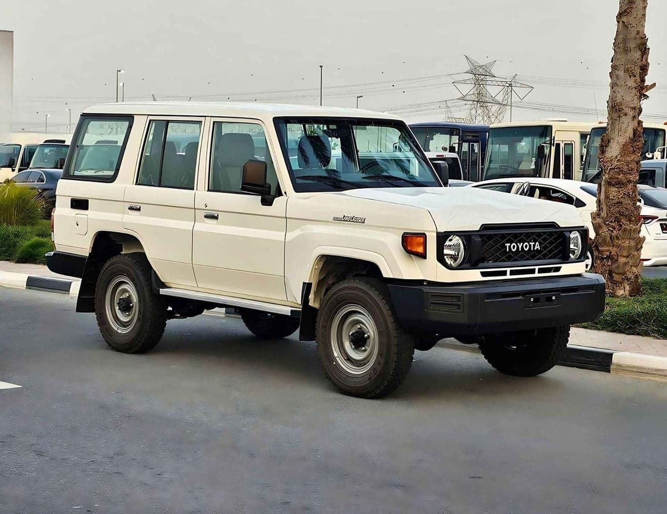 2025 Toyota Land Cruiser 70 LC76 DX thumbnail 5