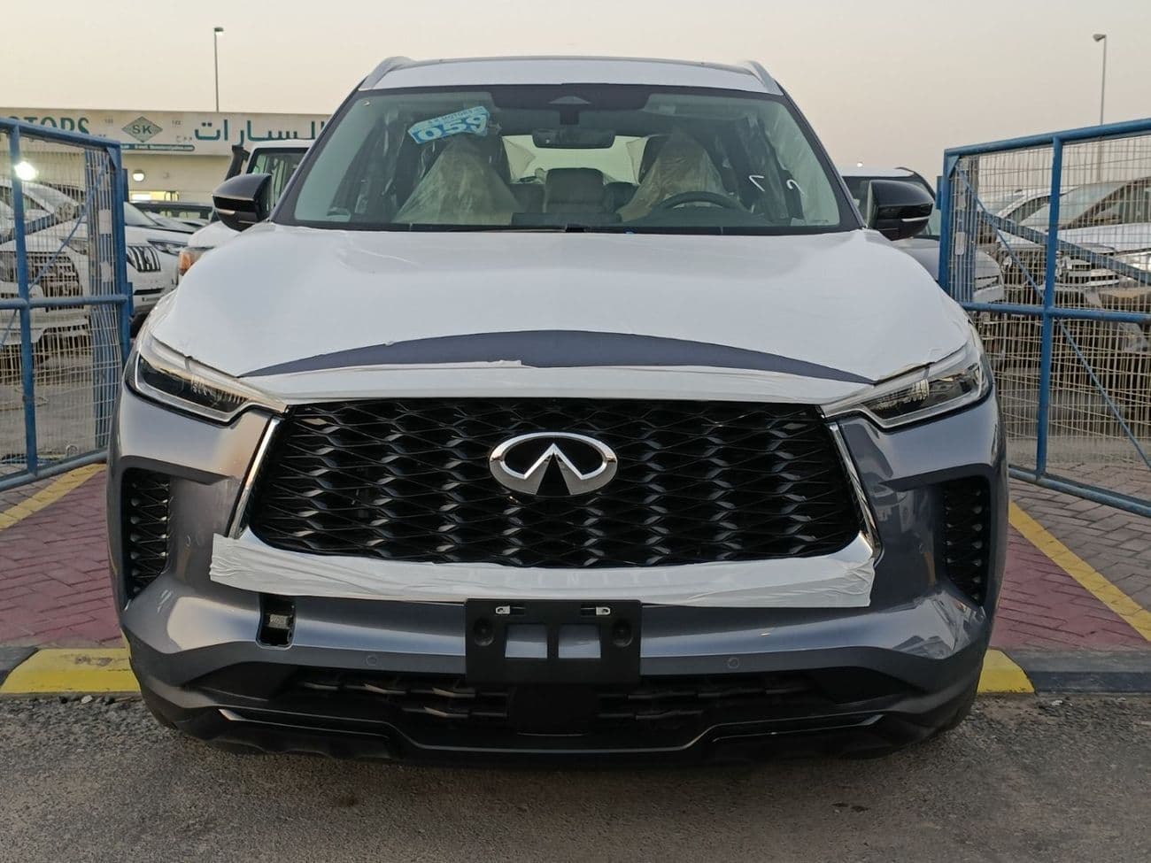 2023 Infiniti QX60 LUXE thumbnail 2