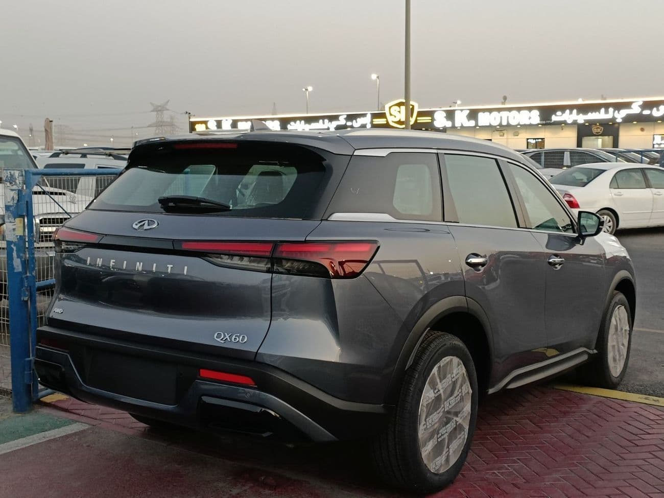2023 Infiniti QX60 LUXE thumbnail 5