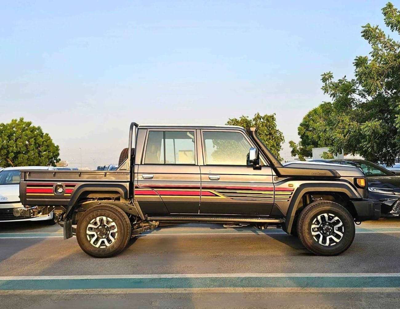 2025 Toyota Land Cruiser Pick Up thumbnail 2