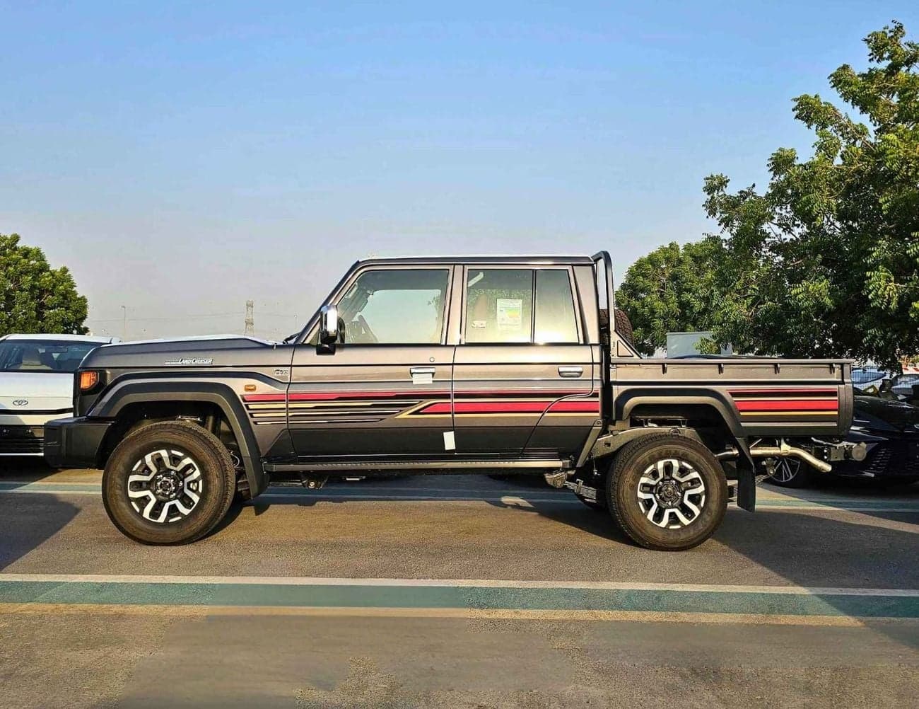 2025 Toyota Land Cruiser Pick Up thumbnail 3