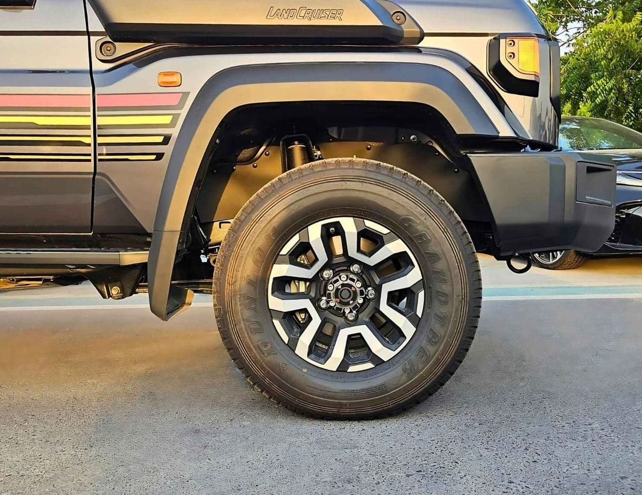 2025 Toyota Land Cruiser Pick Up thumbnail 5
