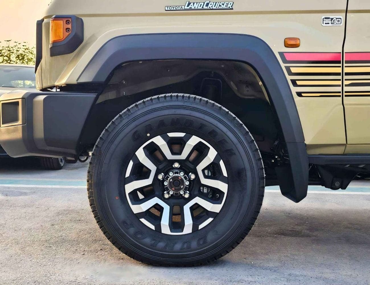 2025 Toyota Land Cruiser Pick Up thumbnail 8