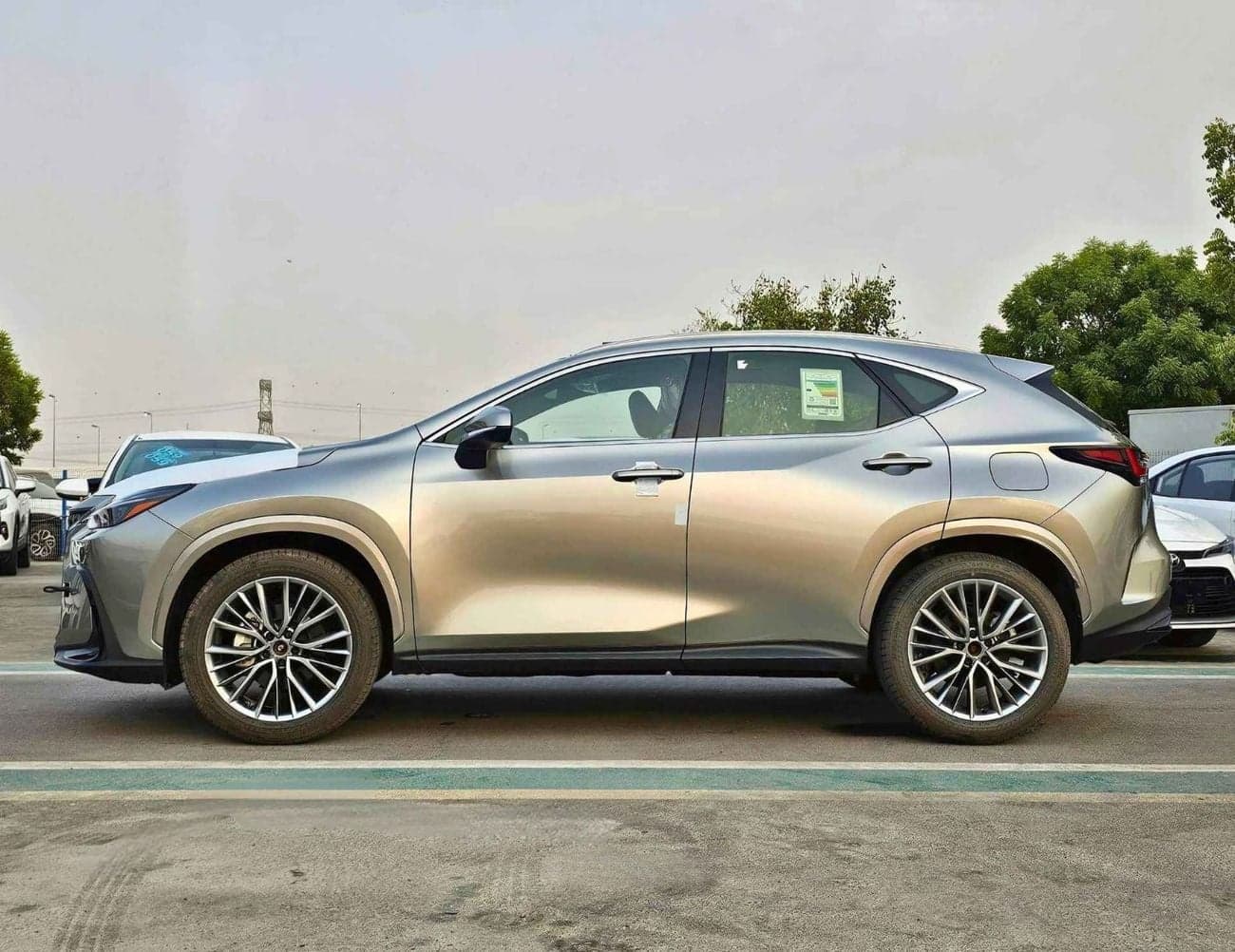 2025 Lexus NX350 PREMIER thumbnail 3