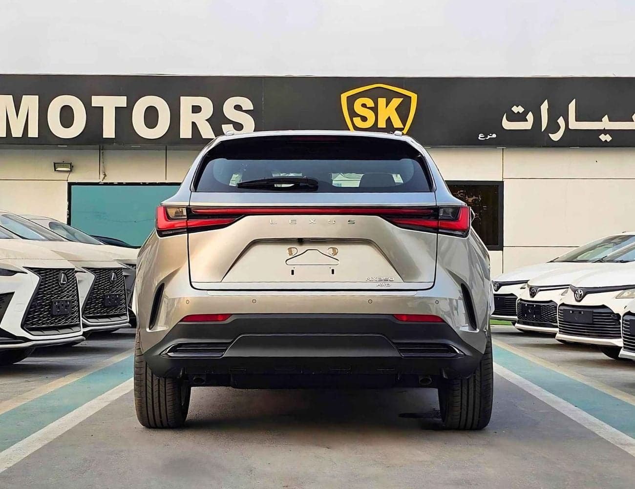 2025 Lexus NX350 PREMIER thumbnail 4
