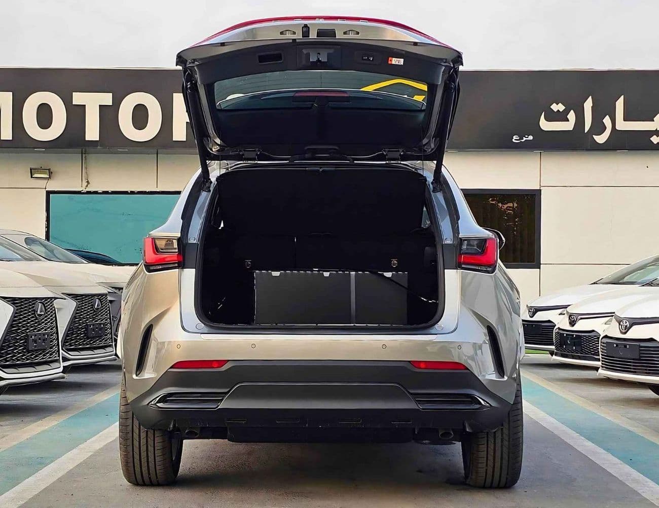 2025 Lexus NX350 PREMIER thumbnail 5