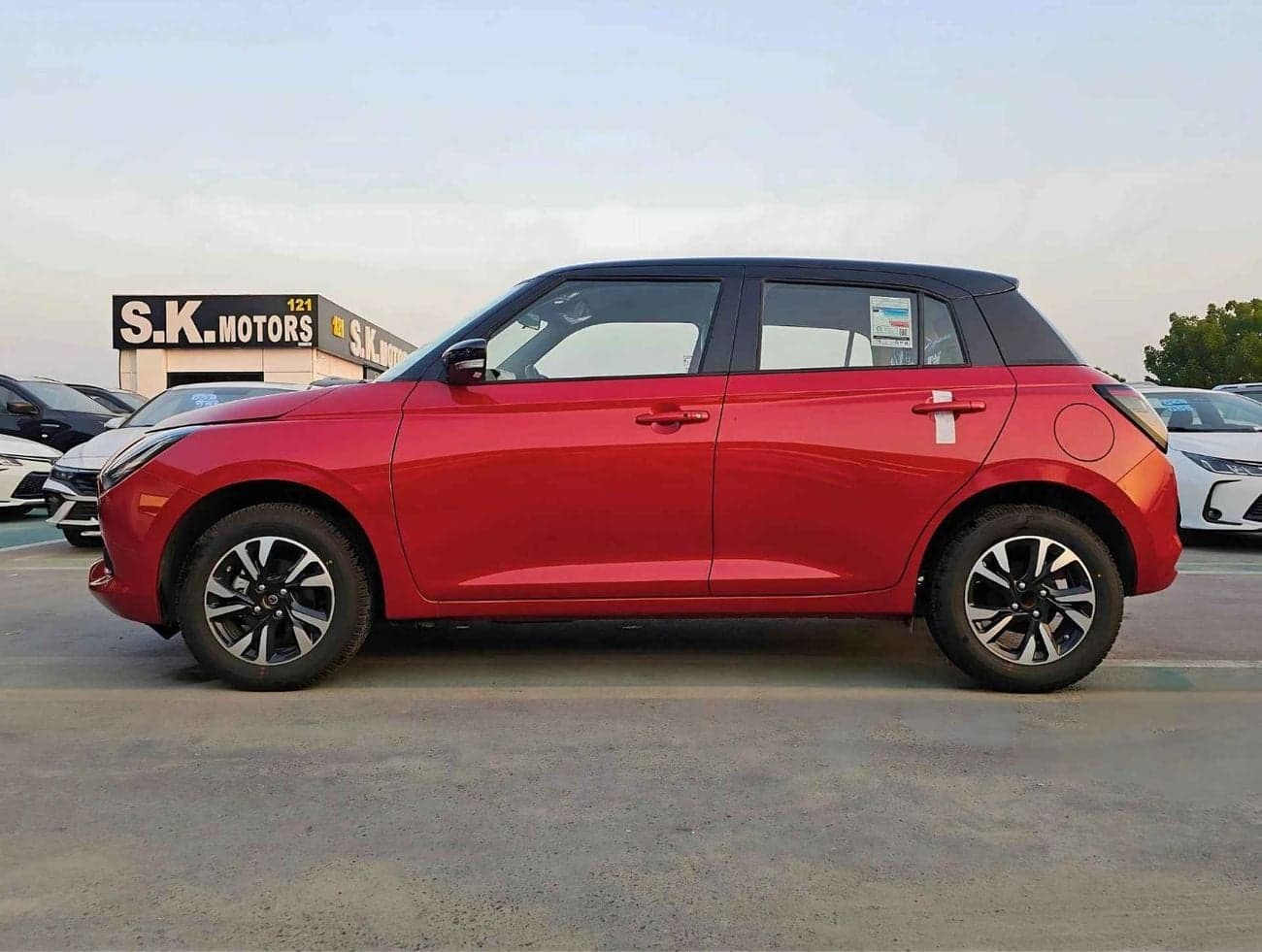 2025 Suzuki Swift GLX thumbnail 3