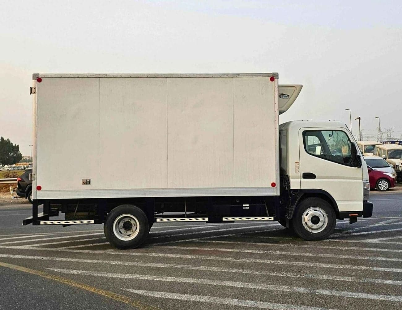 2022 Mitsubishi Fuso Canter thumbnail 2