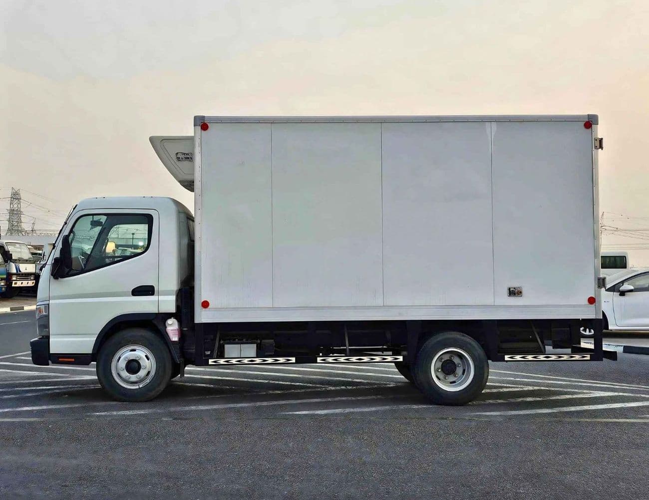 2022 Mitsubishi Fuso Canter thumbnail 3