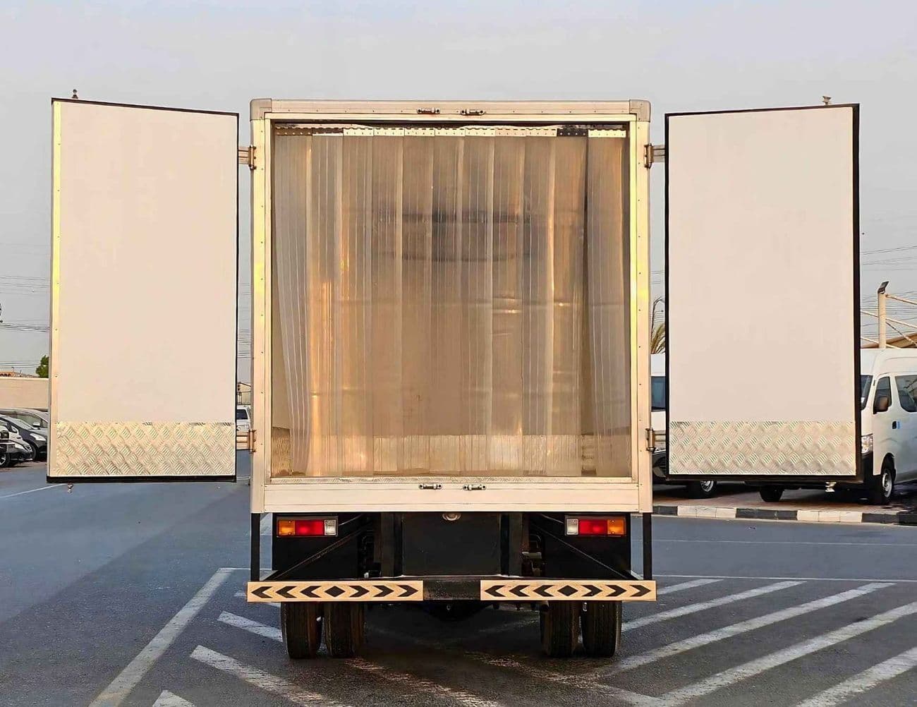 2022 Mitsubishi Fuso Canter thumbnail 5