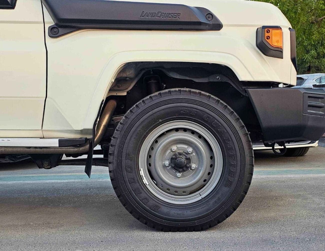 2025 Toyota Land Cruiser Pick Up thumbnail 5