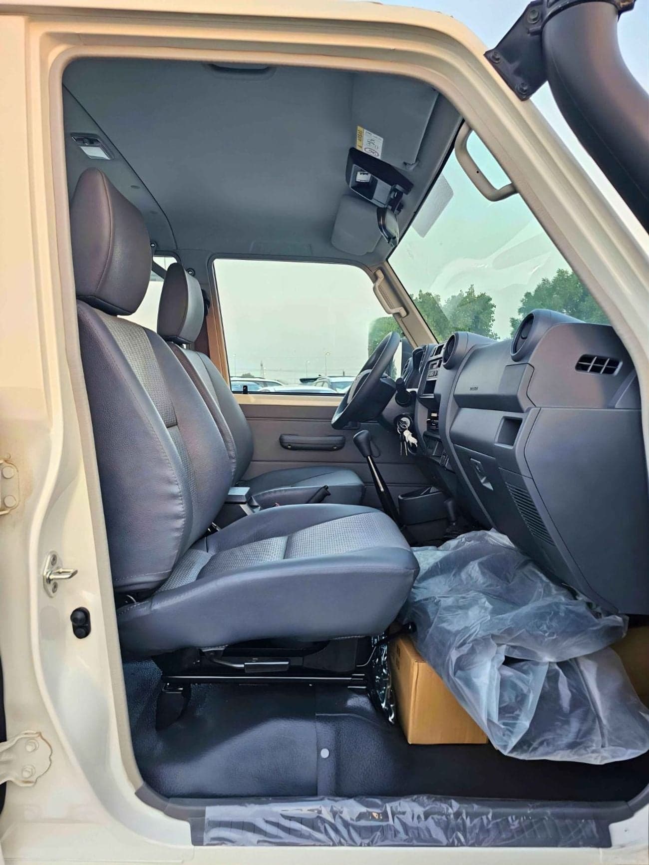 2025 Toyota Land Cruiser Pick Up thumbnail 7