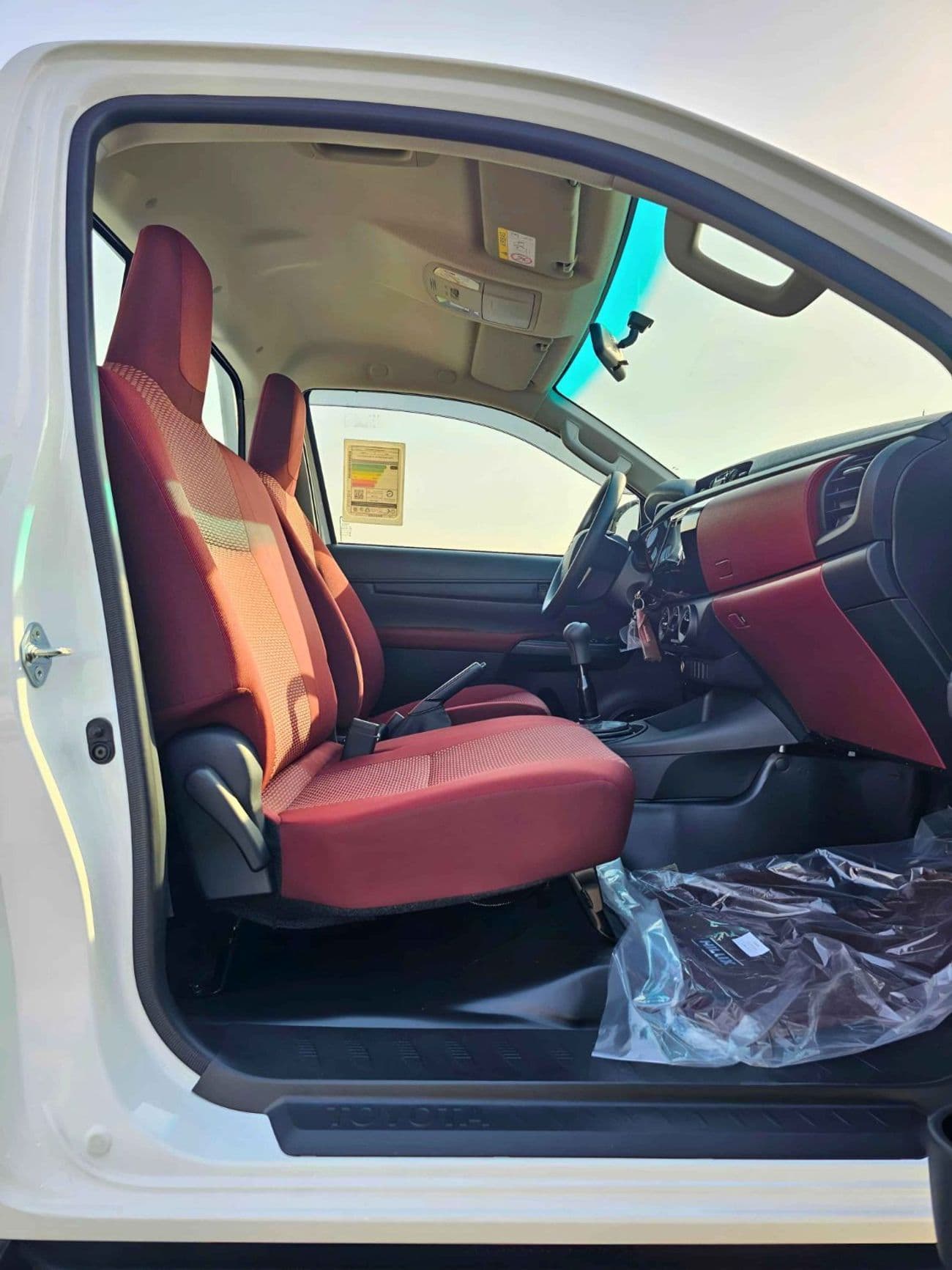 2026 Toyota Hilux GL thumbnail 8