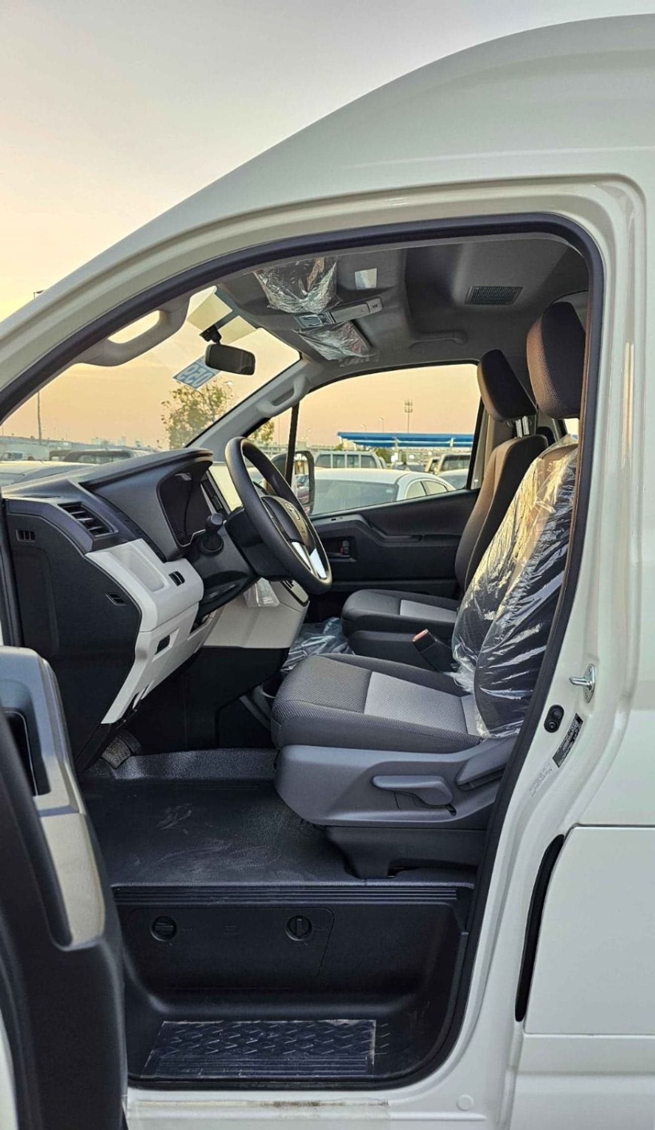 2026 Toyota Hiace GL thumbnail 9