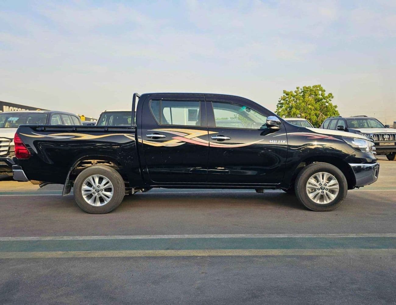 2025 Toyota Hilux thumbnail 2