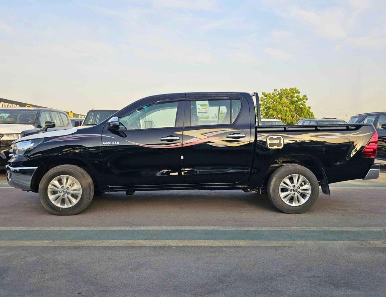 2025 Toyota Hilux thumbnail 3