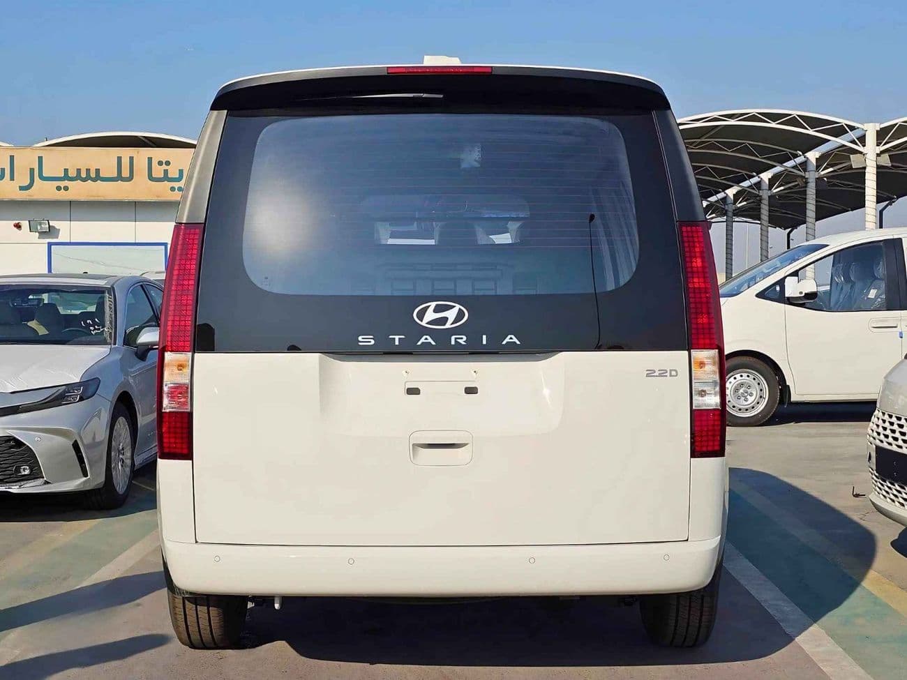 2025 Hyundai Staria thumbnail 4