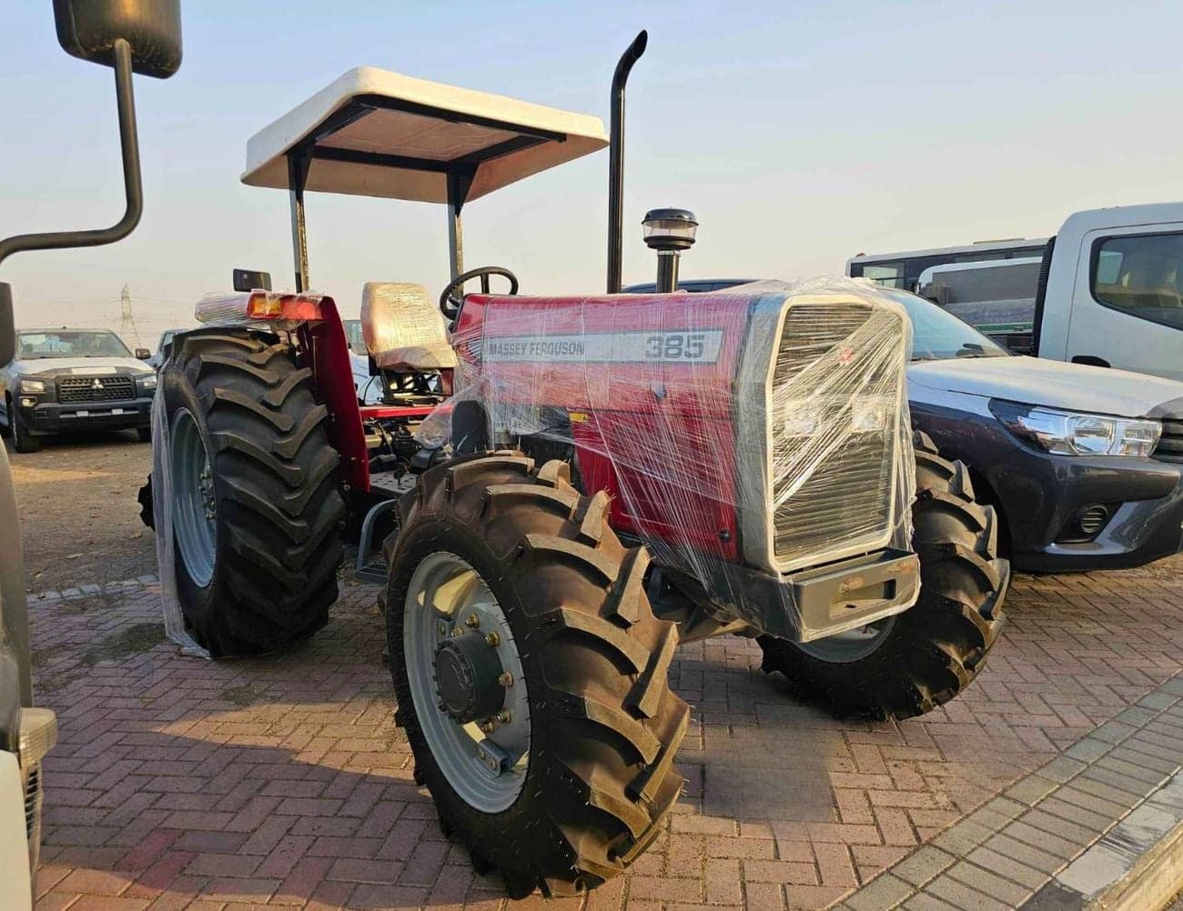 2025 Massey Ferguson 385 thumbnail 3