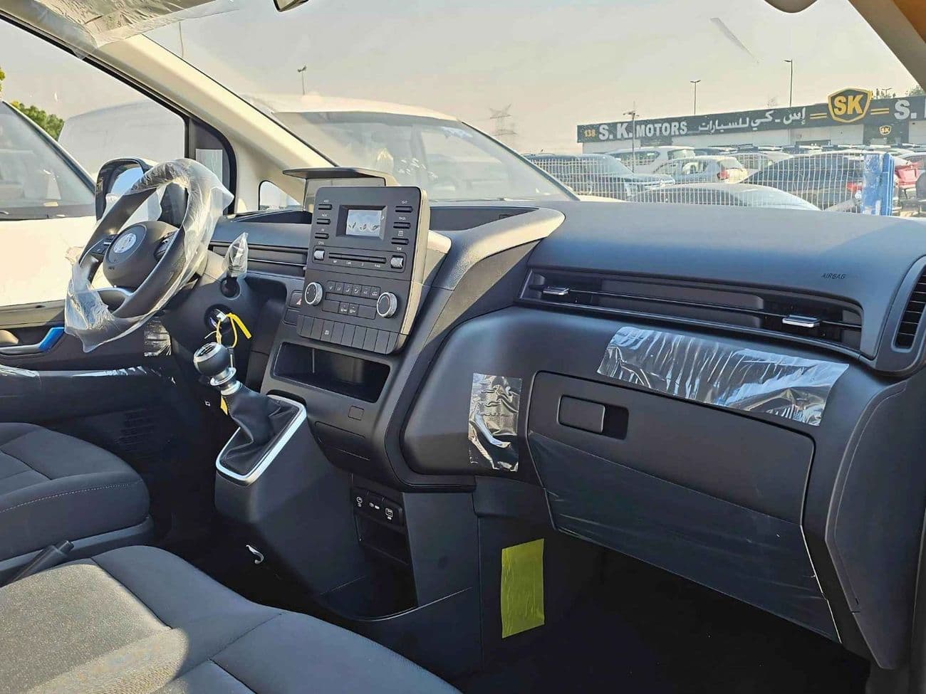 2025 Hyundai Staria thumbnail 8