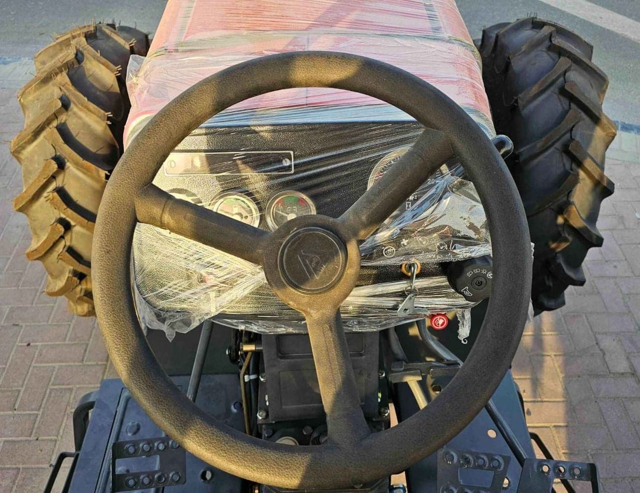 2025 Massey Ferguson 385 thumbnail 9