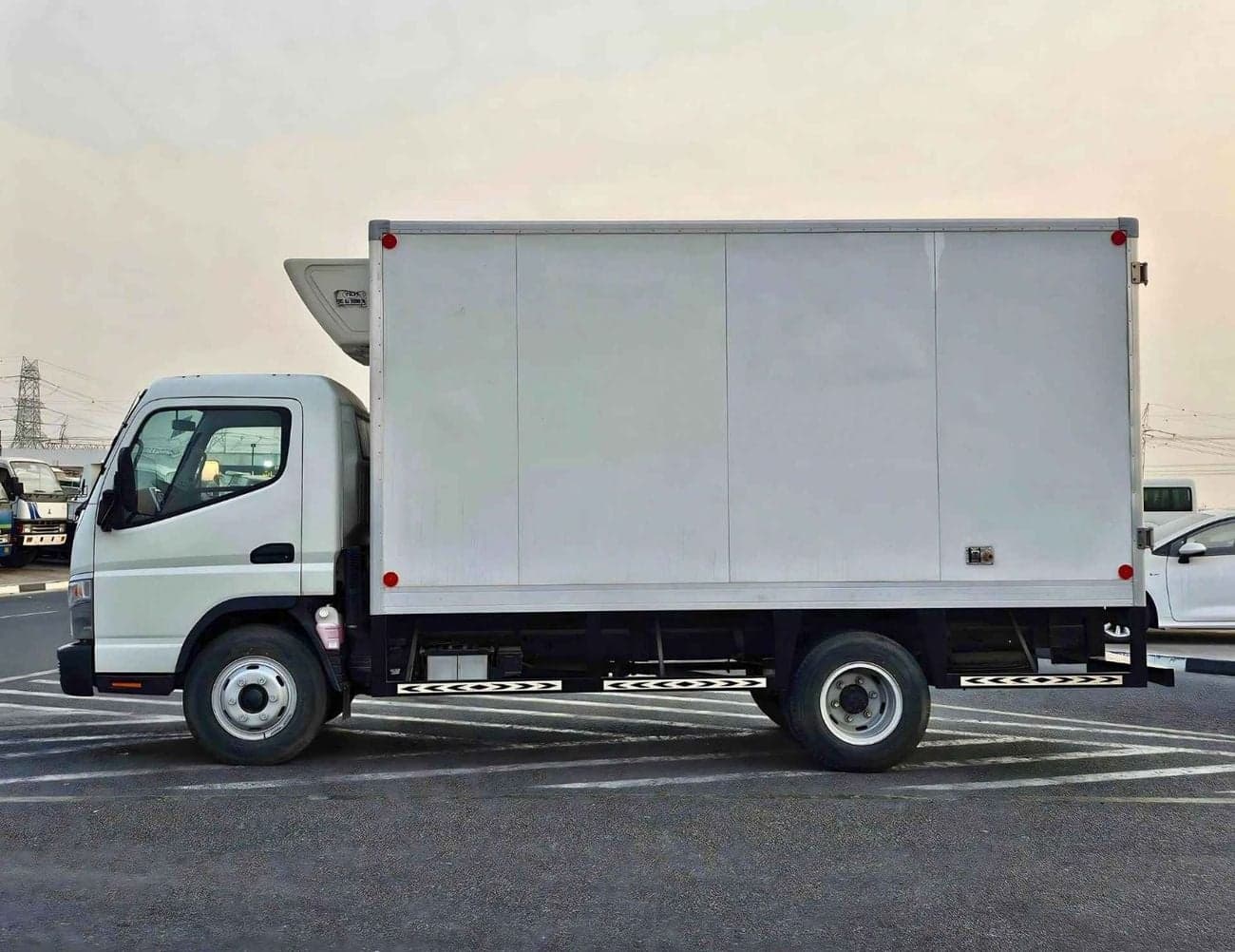2022 Mitsubishi Fuso Canter thumbnail 3