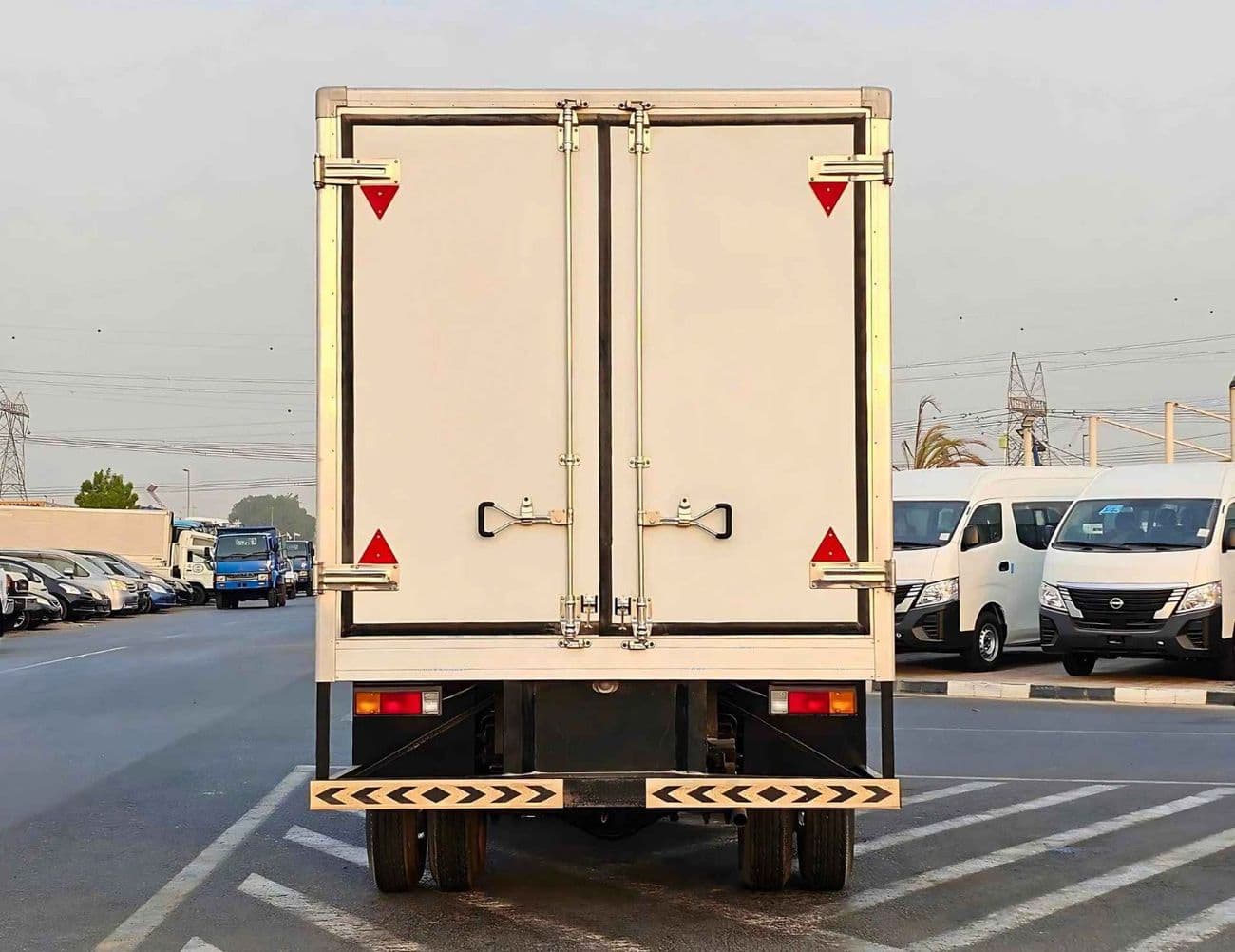 2022 Mitsubishi Fuso Canter thumbnail 4