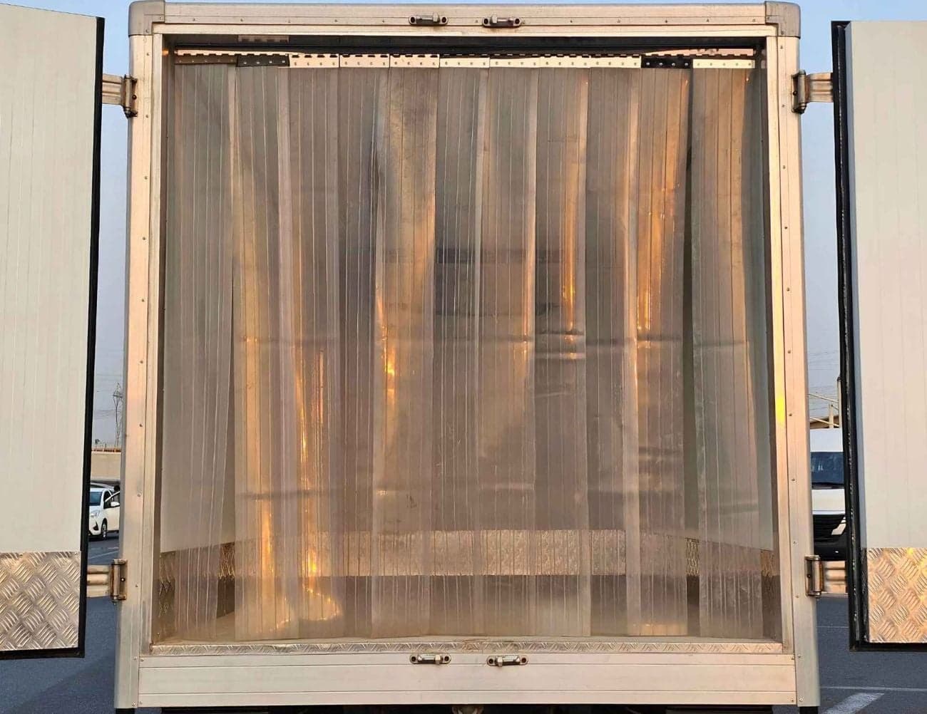 2022 Mitsubishi Fuso Canter thumbnail 6
