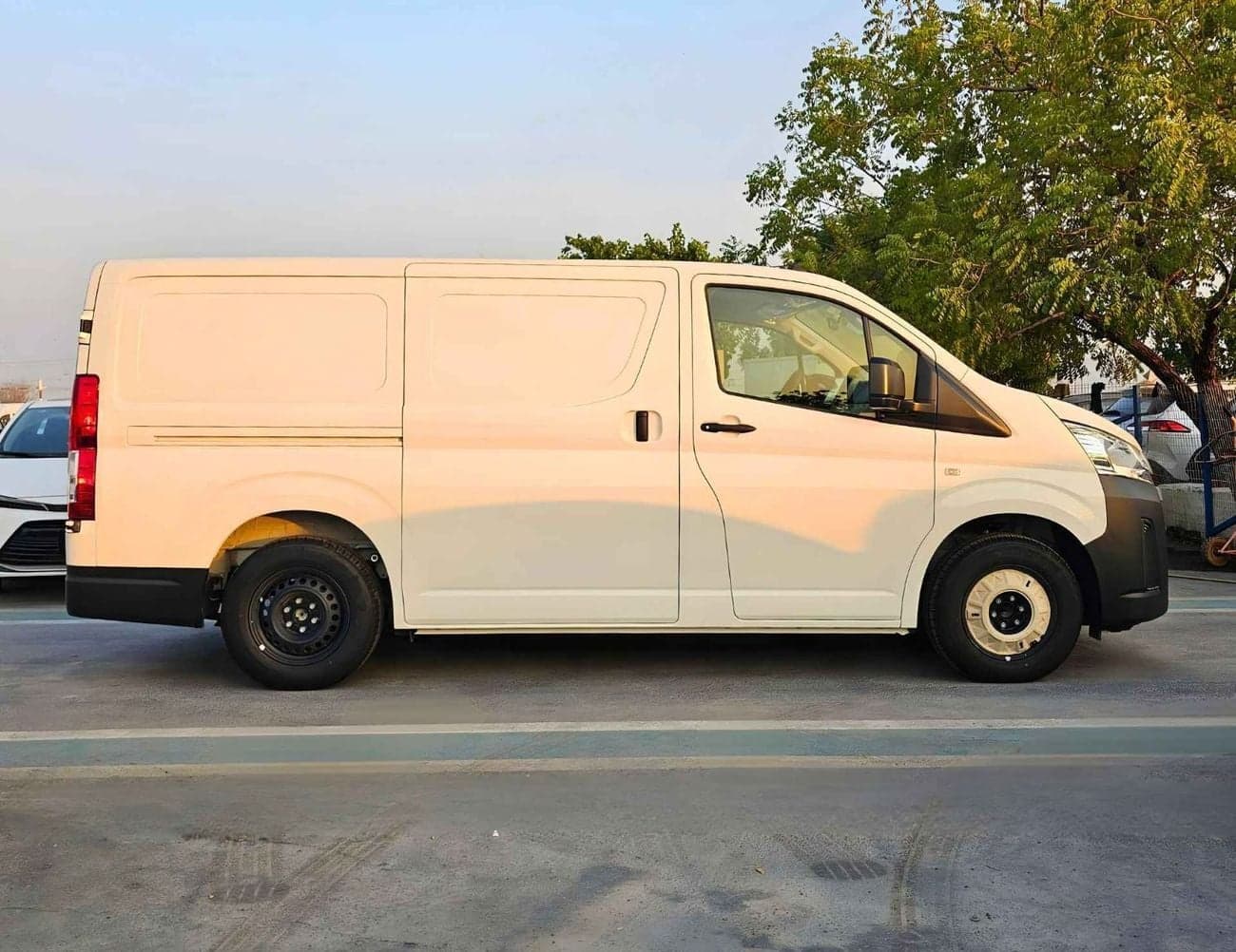 2026 Toyota Hiace GL thumbnail 2