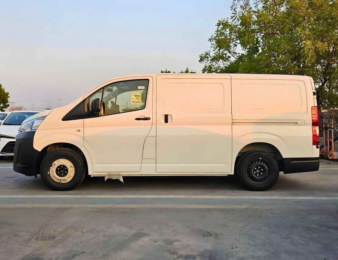 2026 Toyota Hiace GL thumbnail 3