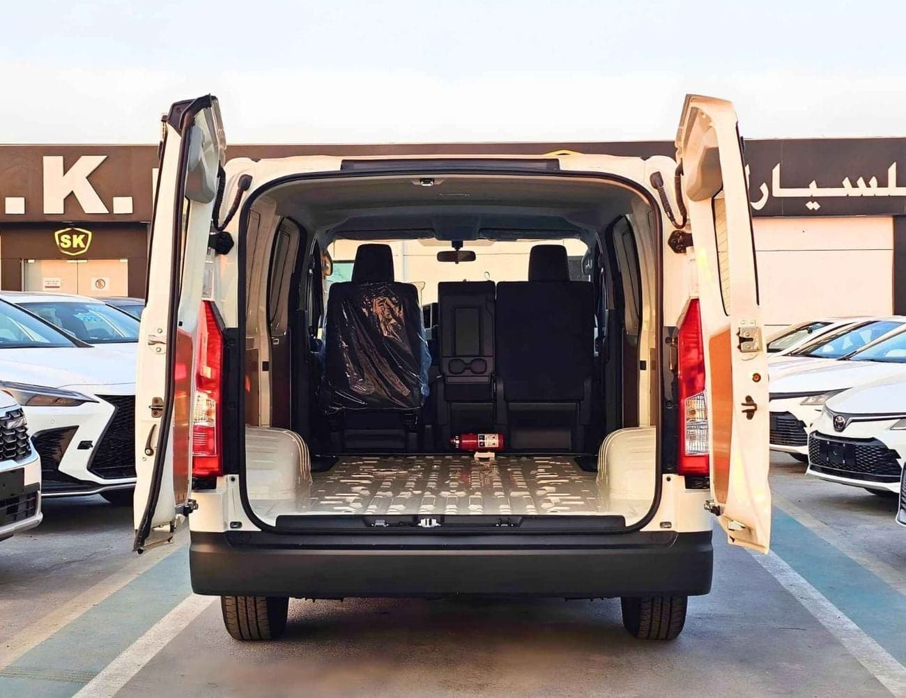 2026 Toyota Hiace GL thumbnail 5