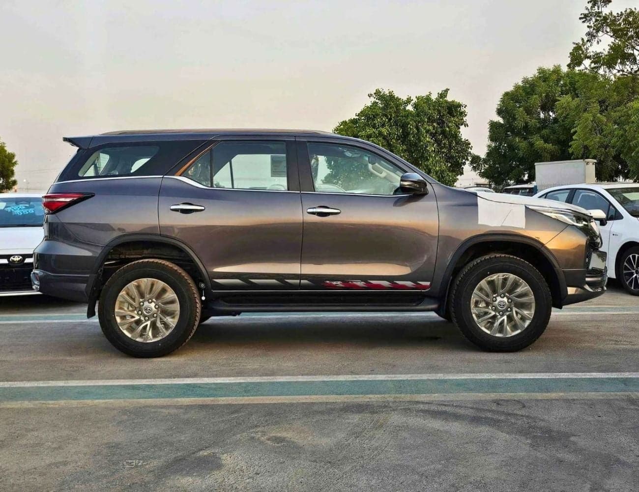 2026 Toyota Fortuner VXR thumbnail 3