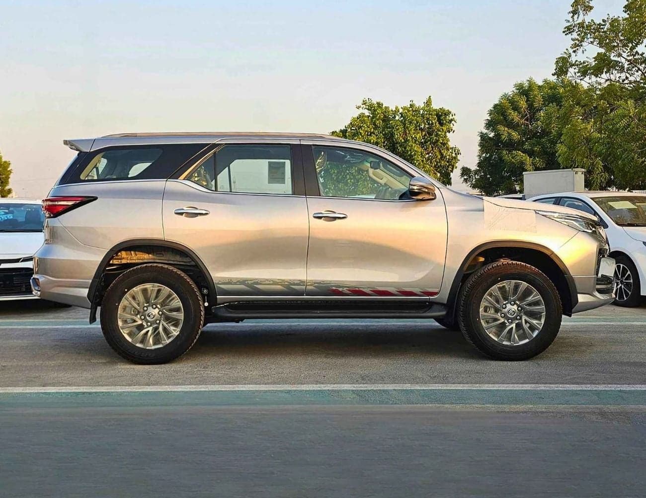 2025 Toyota Fortuner VXR thumbnail 3
