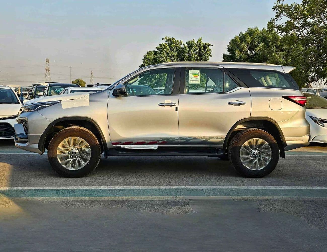 2025 Toyota Fortuner VXR thumbnail 4