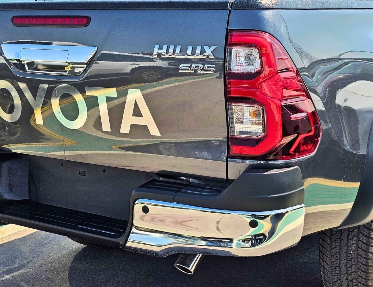 2026 Toyota Hilux SR5 TRD 4.0L PETROL thumbnail 8